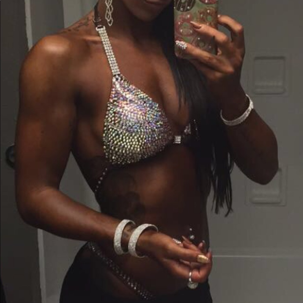 Figure competition bikini - Picture 15 of 15